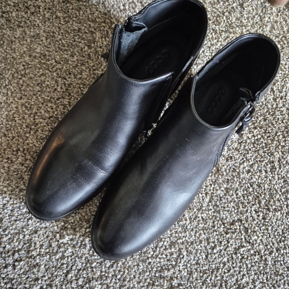 Ecco Black Leather Ankle Boots